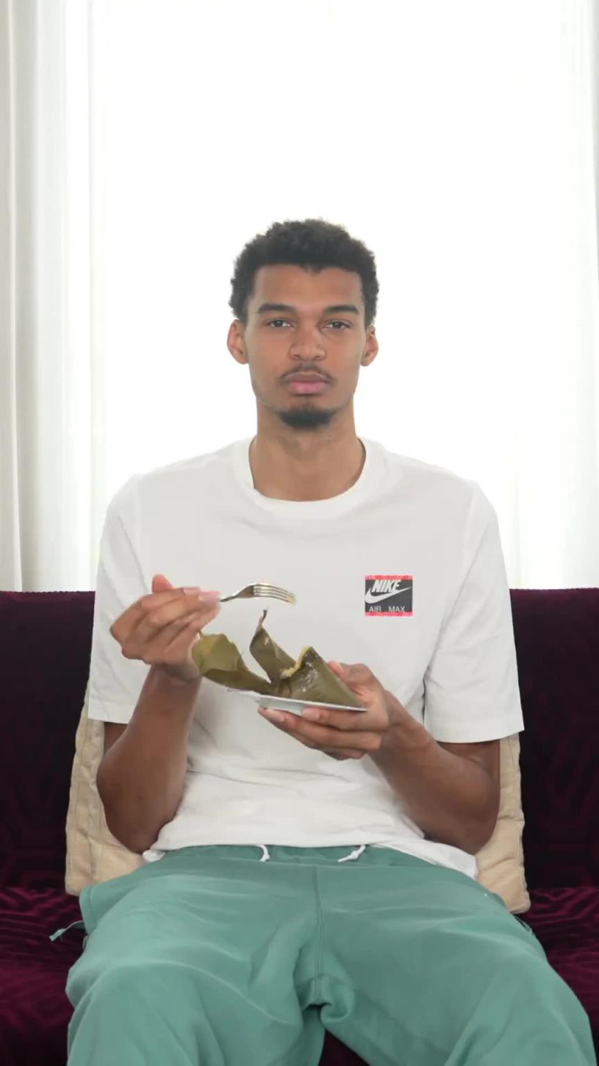 文班亞馬用中文祝吧友端午節安康 粽子一吃根本停不下來